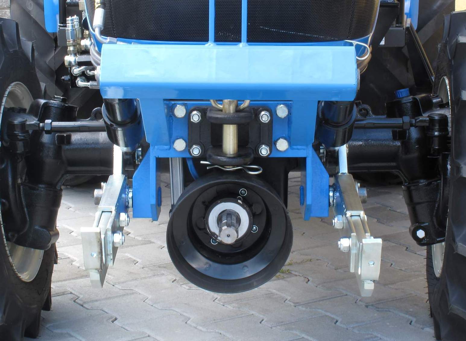 Traktor R36i - přední vývodová hřídel
